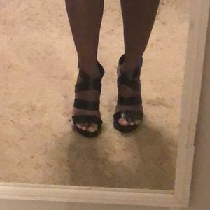 Rock and republic strappy high heeled sandals